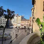 Historic 19Th-Century Apartment With Balcony Overlooking Plaza
