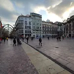 Historic 19Th-Century Apartment With Balcony Overlooking Plaza