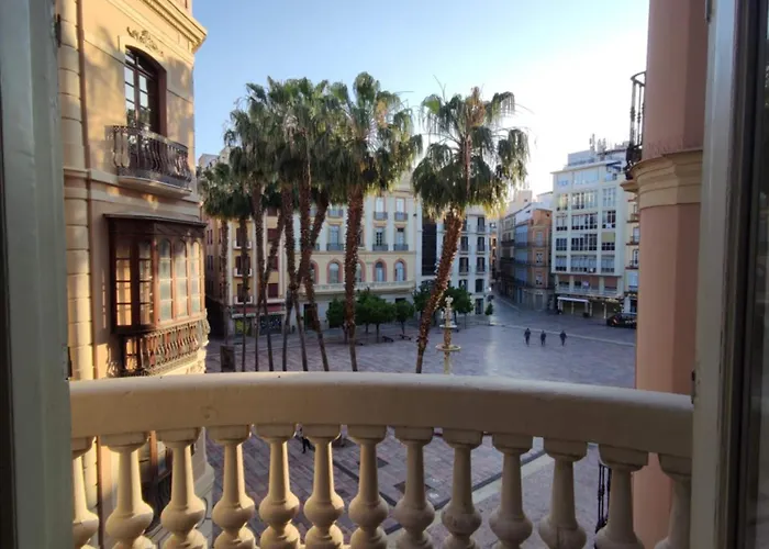 Historic 19Th-Century Apartment With Balcony Overlooking Plaza