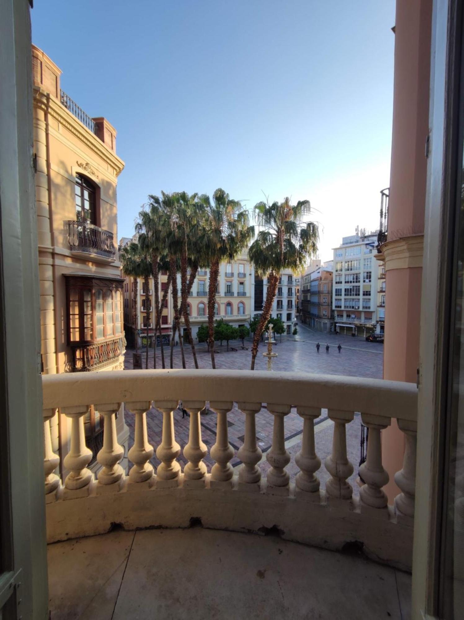 Historic 19th-century With Balcony Overlooking Plaza * Málaga